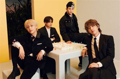 Official profile and news from SHINee .
